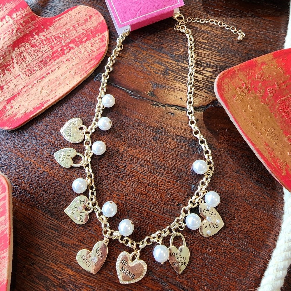 Conversation gold heart & pearl beads, Valentine's Day necklace NWT
